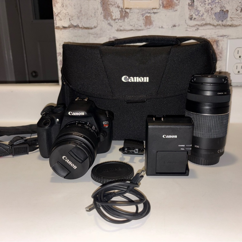 Canon EOS T5 Rebel with EF-S 18-55mm and EF 75-300mm f/4-5.6 III Bundle